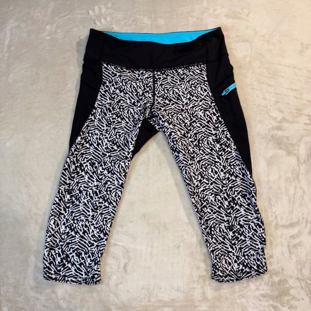 Lululemon Speed Up Crop Leggings Black White Abstract Print Size 8 Zipper Pocket